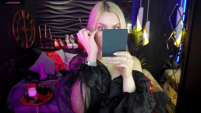 Snapshot of MistressDarsy chatting on January 2025 06:45:01 AM MistressDarsy online show from January 2025 06:45:01 AM