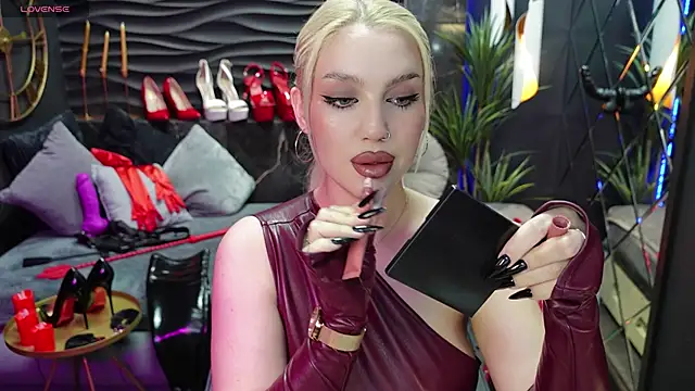 Snapshot of MistressDarsy chatting on February 2025 09:44:02 AM MistressDarsy online show from February 2025 09:44:02 AM