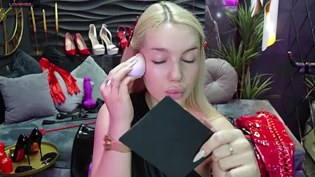 Snapshot of MistressDarsy chatting on March 2025 01:59:02 PM MistressDarsy online show from March 2025 01:59:02 PM