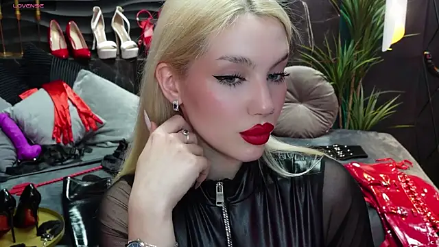 Snapshot of MistressDarsy chatting on March 2025 12:34:01 PM MistressDarsy online show from March 2025 12:34:01 PM