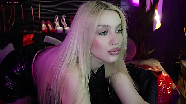 Snapshot of MistressDarsy chatting on March 2025 05:39:01 PM MistressDarsy online show from March 2025 05:39:01 PM