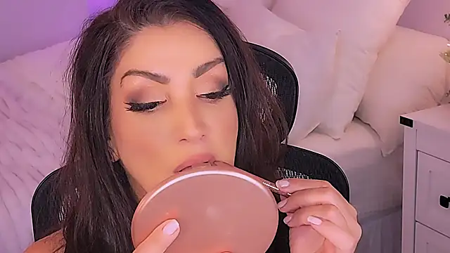 Snapshot of Wonderful_Woman chatting on December 2025 03:02:01 AM Wonderful Woman online show from December 2025 03:02:01 AM