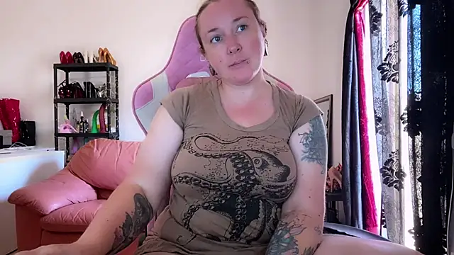 kisicaxx online show from September 2025 11:23:02 AM