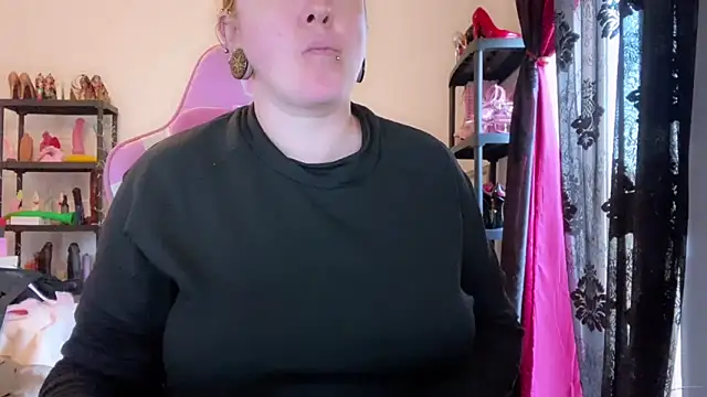 kisicaxx online show from February 2026 02:42:02 PM