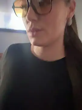 Snapshot of lovely_beast chatting on December 2025 06:15:01 PM lovely beast online show from December 2025 06:15:01 PM