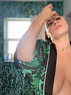 Snapshot of lovely_beast chatting on January 2026 05:59:01 PM lovely beast online show from January 2026 05:59:01 PM