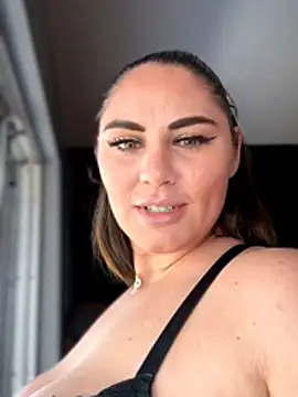 Snapshot of lovely_beast chatting on February 2026 06:52:02 PM lovely beast online show from February 2026 06:52:02 PM