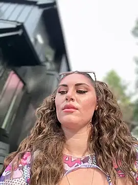 Snapshot of lovely_beast chatting on February 2026 10:52:01 PM lovely beast online show from February 2026 10:52:01 PM