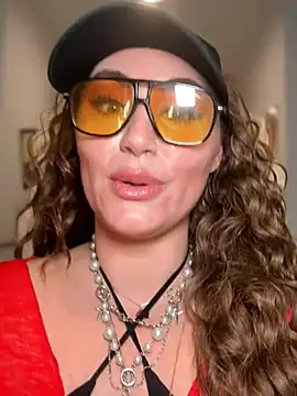 Snapshot of lovely_beast chatting on February 2026 10:19:02 PM lovely beast online show from February 2026 10:19:02 PM