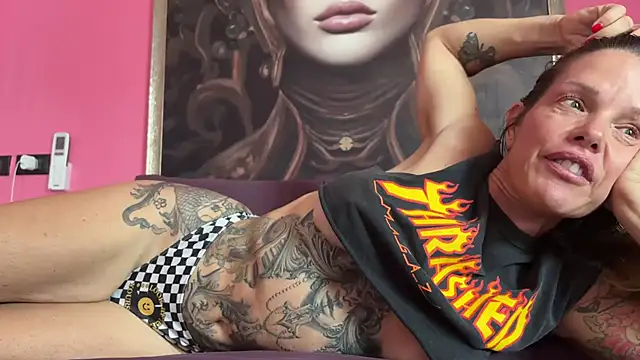 Snapshot of mommyselenafit_ chatting on September 2025 01:22:01 AM mommyselenafit online show from September 2025 01:22:01 AM