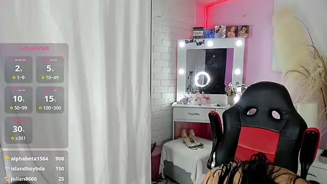 Snapshot of hollyprincess_2 chatting on February 2025 06:46:01 AM hollyprincess 2 online show from February 2025 06:46:01 AM