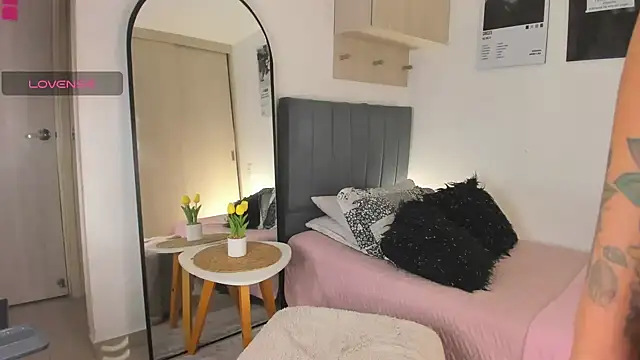 hollyprincess 2 online show from April 2026 03:07:01 AM