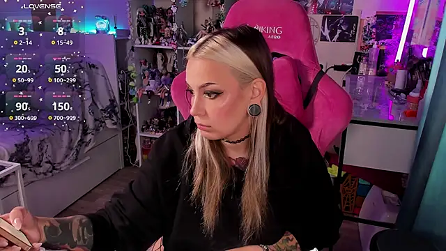 Snapshot of ChloeKohaku chatting on September 2025 06:38:01 AM ChloeKohaku online show from September 2025 06:38:01 AM