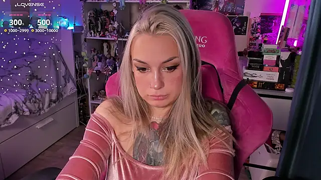 Snapshot of ChloeKohaku chatting on November 2025 05:31:01 AM ChloeKohaku online show from November 2025 05:31:01 AM