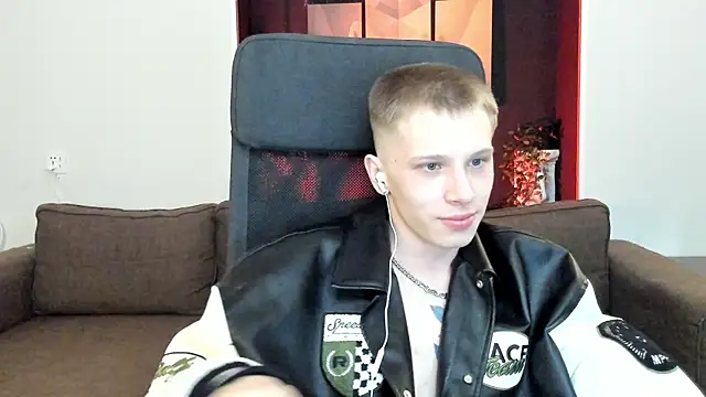 Snapshot of arlekincrop chatting on March 2025 10:31:02 PM arlekincrop online show from March 2025 10:31:02 PM