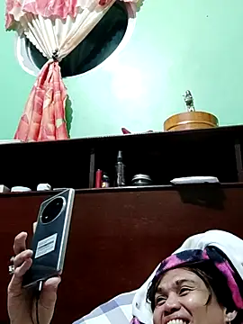 QueenSoreal online show from November 2025 03:22:01 PM