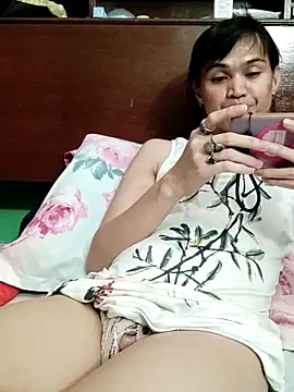QueenSoreal online show from May 2026 01:49:01 PM