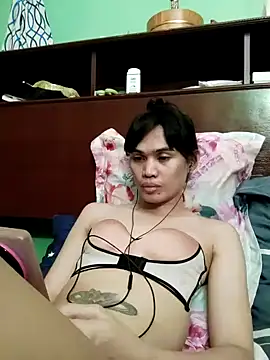 QueenSoreal online show from May 2026 04:48:02 PM