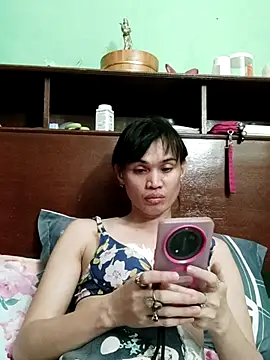 QueenSoreal online show from May 2026 01:41:01 PM