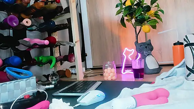 Snapshot of Anal_Queen_Mona chatting on December 2024 09:04:02 PM Anal Queen Mona online show from December 2024 09:04:02 PM