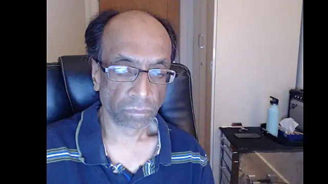 Snapshot of rauncher1 chatting on June 2026 09:05:02 PM rauncher1 online show from June 2026 09:05:02 PM