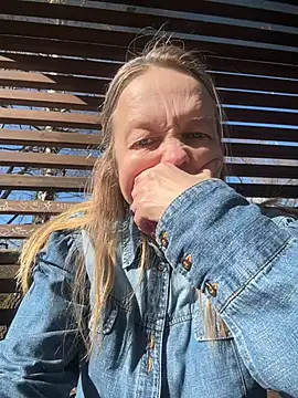 Susanel online show from March 2025 11:05:01 AM