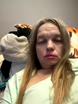 Susanel online show from December 2025 03:00:02 AM