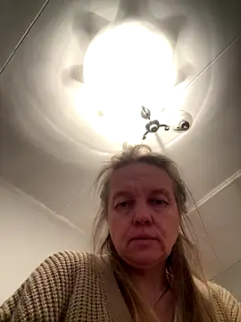 Susanel online show from December 2025 05:53:01 PM