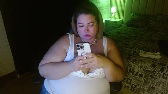 Snapshot of bella_savati chatting on February 2025 01:04:01 AM bella savati online show from February 2025 01:04:01 AM