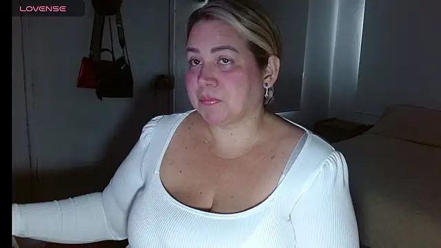 Snapshot of bella_savati chatting on October 2025 07:23:02 PM bella savati online show from October 2025 07:23:02 PM