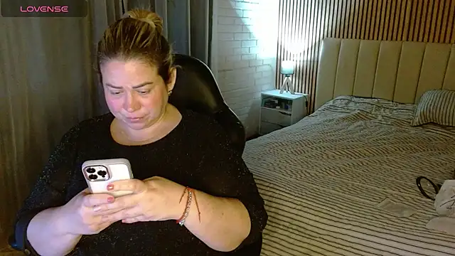 Snapshot of bella_savati chatting on November 2025 10:32:01 PM bella savati online show from November 2025 10:32:01 PM