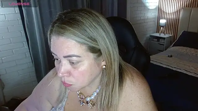 Snapshot of bella_savati chatting on December 2025 09:31:02 PM bella savati online show from December 2025 09:31:02 PM