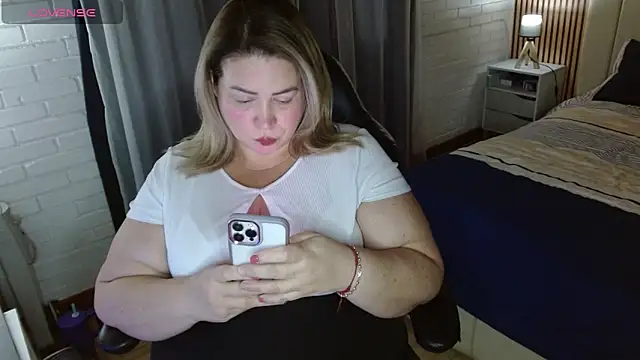 Snapshot of bella_savati chatting on December 2025 09:54:01 PM bella savati online show from December 2025 09:54:01 PM