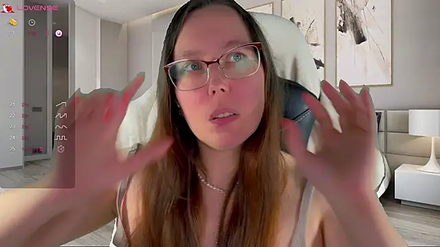 Victoria Romans online show from October 2025 04:41:01 PM