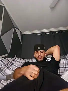 Snapshot of gardy8585 chatting on December 2024 02:09:01 PM gardy8585 online show from December 2024 02:09:01 PM