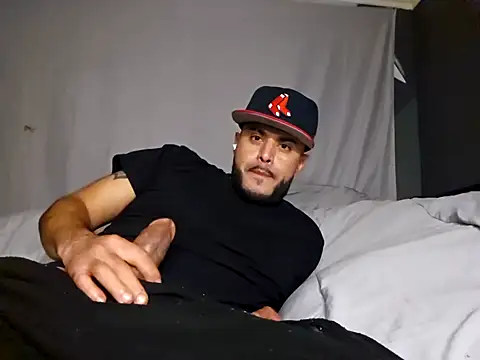 Snapshot of gardy8585 chatting on January 2025 02:30:01 PM gardy8585 online show from January 2025 02:30:01 PM