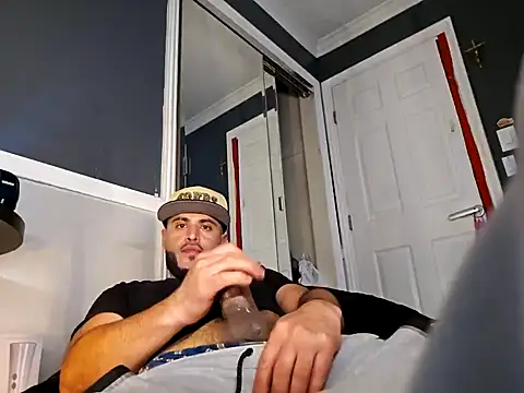 Snapshot of gardy8585 chatting on January 2025 08:26:02 PM gardy8585 online show from January 2025 08:26:02 PM