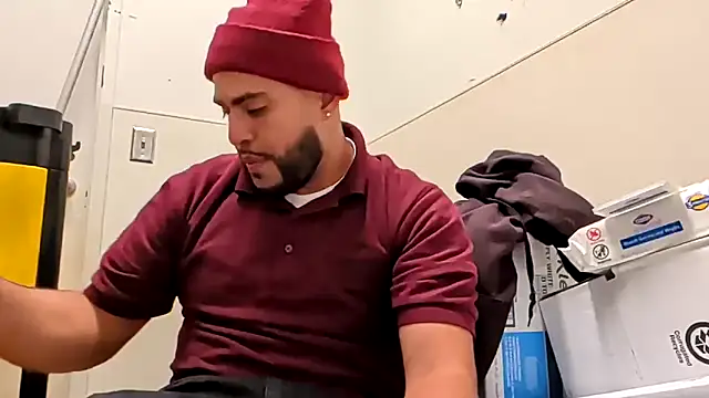 Snapshot of gardy8585 chatting on December 2025 09:14:01 AM gardy8585 online show from December 2025 09:14:01 AM