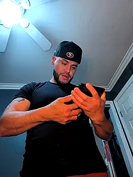 Snapshot of gardy8585 chatting on February 2026 05:30:01 PM gardy8585 online show from February 2026 05:30:01 PM