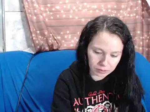 Snapshot of Venusluxodomme chatting on November 2025 02:33:02 AM Venusluxodomme online show from November 2025 02:33:02 AM