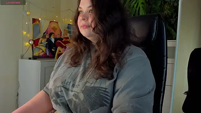 Snapshot of Raydirin chatting on April 2026 04:14:01 PM Raydirin online show from April 2026 04:14:01 PM