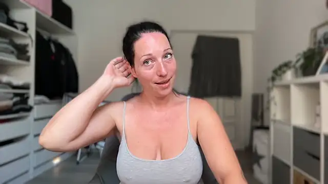 Snapshot of Viola_Beck chatting on June 2026 04:31:01 PM Viola Beck online show from June 2026 04:31:01 PM
