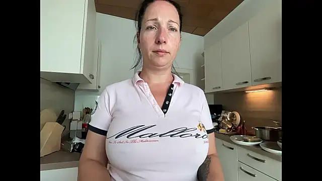 Snapshot of Viola_Beck chatting on June 2026 08:30:02 AM Viola Beck online show from June 2026 08:30:02 AM