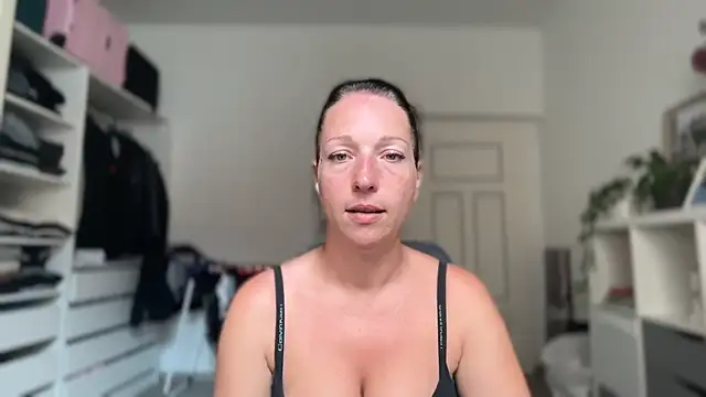 Snapshot of Viola_Beck chatting on July 2026 09:35:02 AM Viola Beck online show from July 2026 09:35:02 AM