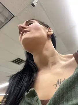 lolabunny9 online show from December 2024 06:23:02 PM