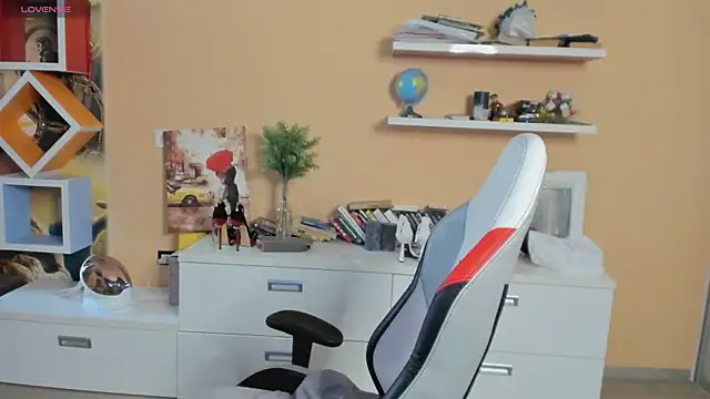 Veola new online show from March 2025 06:48:01 AM