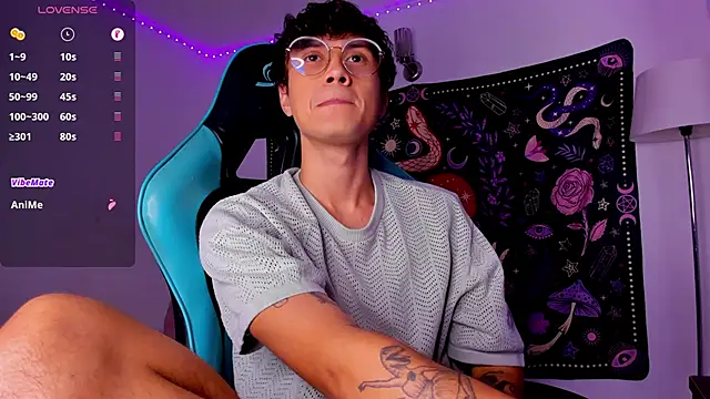 Snapshot of LeaneSeb chatting on December 2024 06:27:01 PM LeaneSeb online show from December 2024 06:27:01 PM