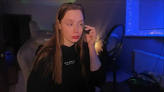 Snapshot of Rachel_Ro chatting on December 2024 08:32:02 PM Rachel Ro online show from December 2024 08:32:02 PM