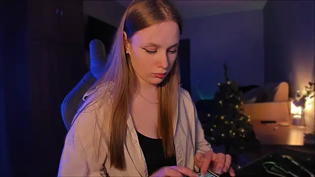 Snapshot of Rachel_Ro chatting on December 2024 07:14:01 PM Rachel Ro online show from December 2024 07:14:01 PM