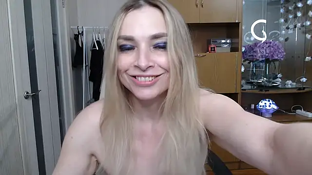 Mika Passion online show from January 2025 03:04:02 PM